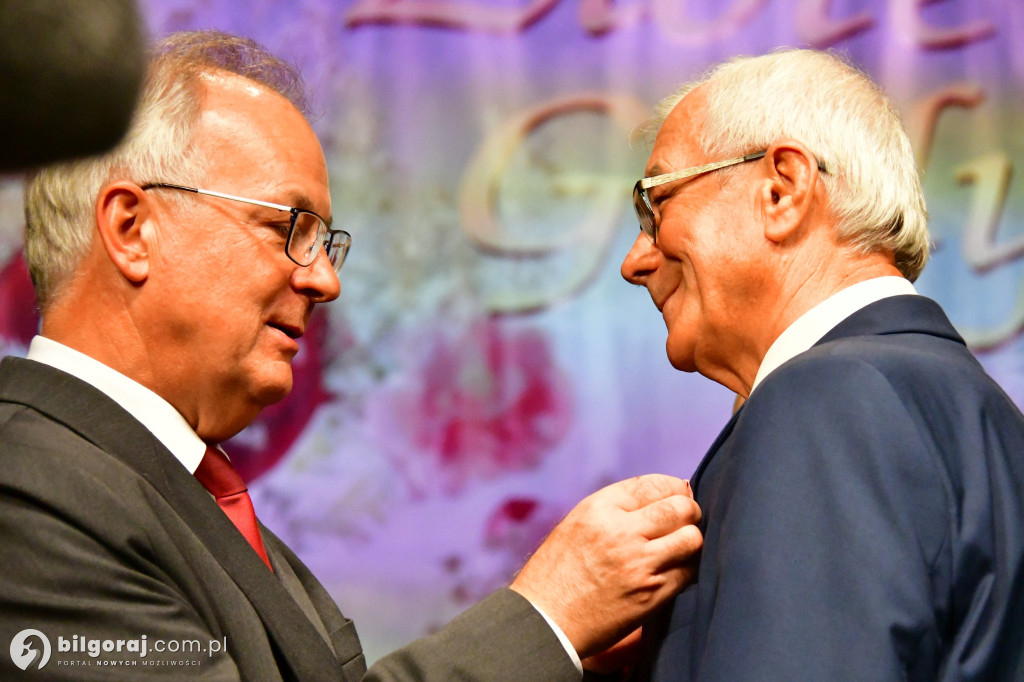Odznaczenie 48 Par Złotych Godów w Biłgorajskim Centrum Kultury