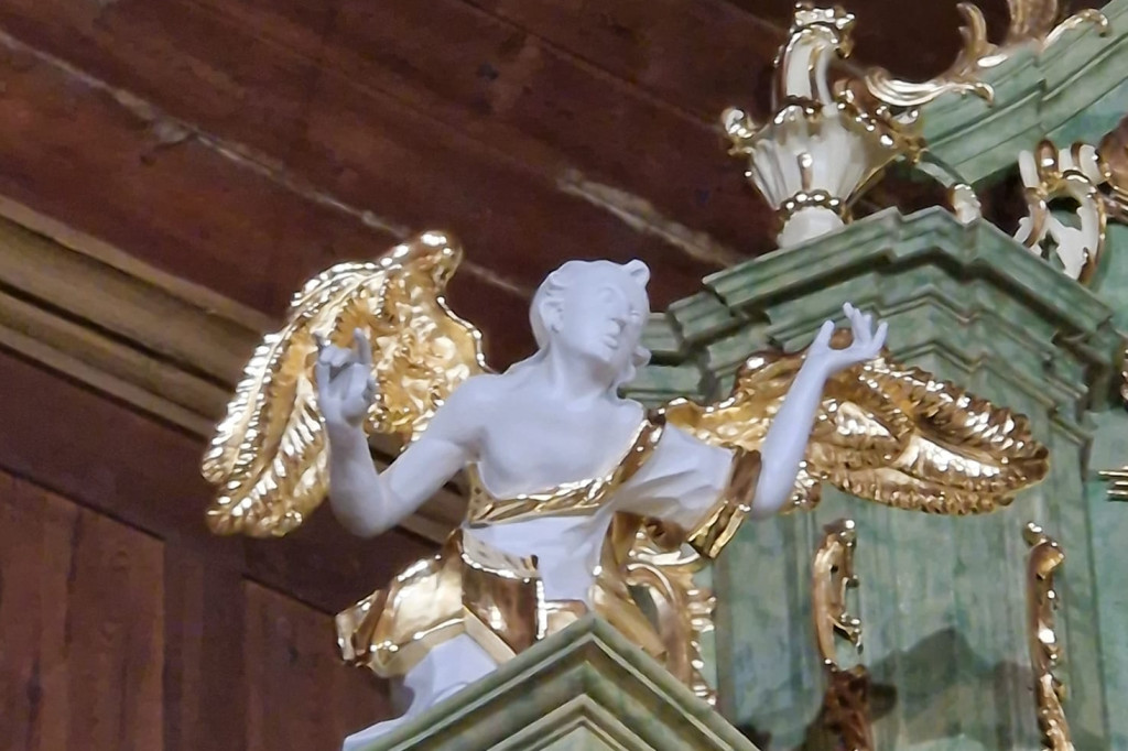 Tak po renowacji prezentuje się ołtarz główny w Górecku Kościelnym