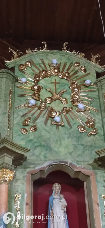 Tak po renowacji prezentuje się ołtarz główny w Górecku Kościelnym