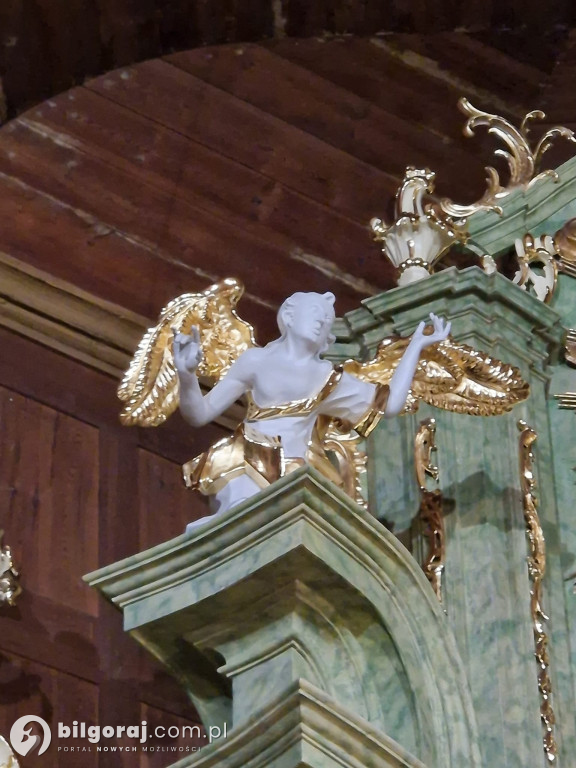 Tak po renowacji prezentuje się ołtarz główny w Górecku Kościelnym