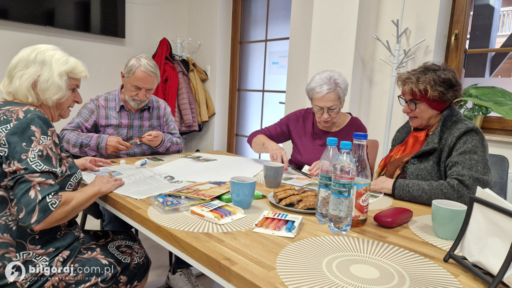 Ach ci seniorzy... W Biłgoraju mają tyle energii, że młodzież wymięka