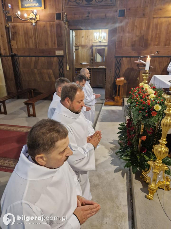Pięciu kandydatów po przygotowaniu uroczyście zostało pobłogosławionych do posługi