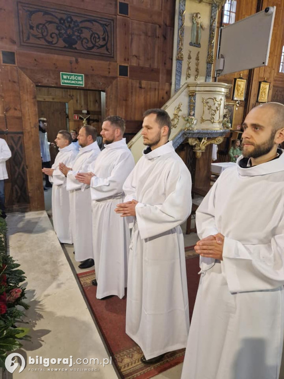 Pięciu kandydatów po przygotowaniu uroczyście zostało pobłogosławionych do posługi