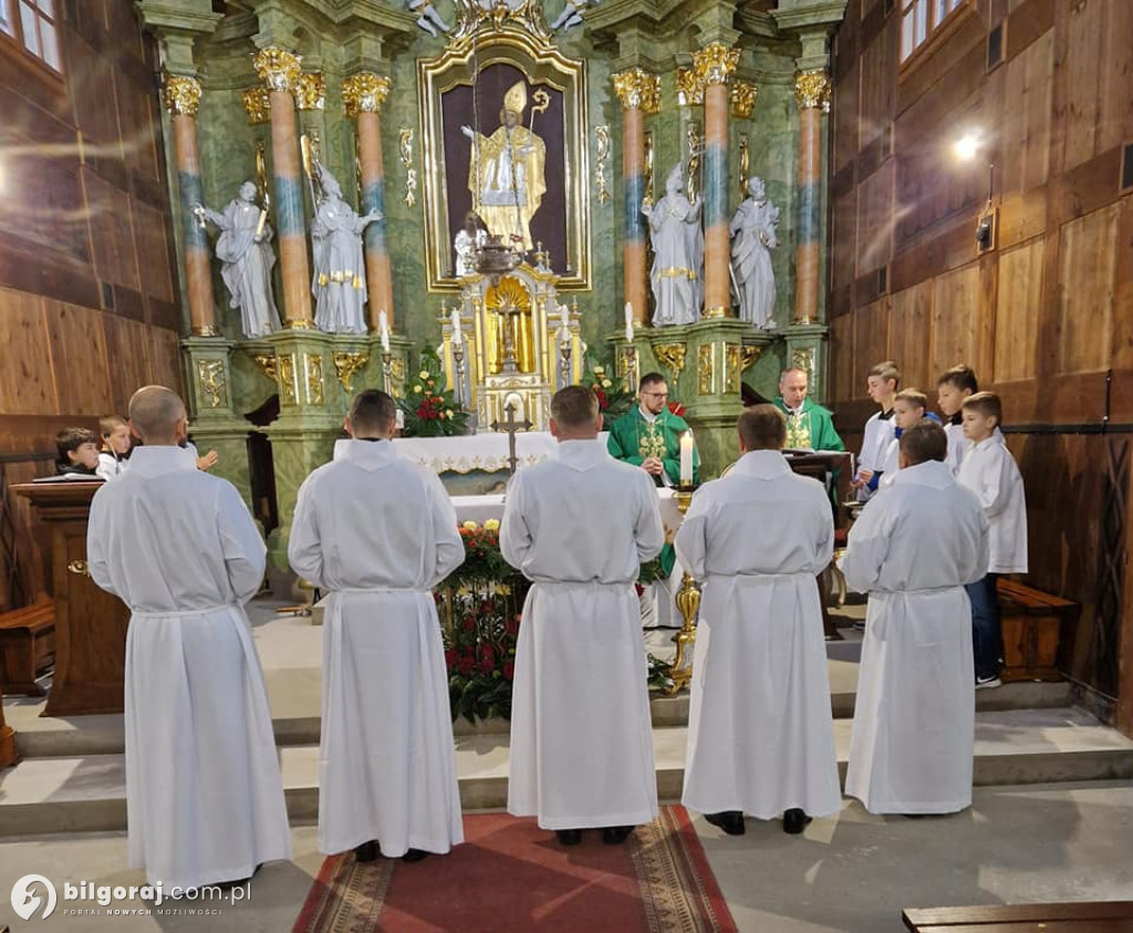 Pięciu kandydatów po przygotowaniu uroczyście zostało pobłogosławionych do posługi