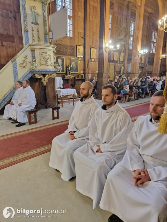 Pięciu kandydatów po przygotowaniu uroczyście zostało pobłogosławionych do posługi