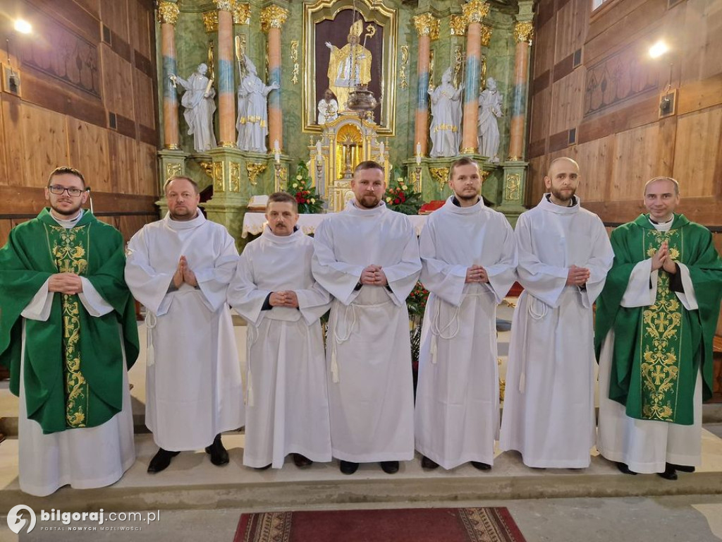 Pięciu kandydatów po przygotowaniu uroczyście zostało pobłogosławionych do posługi