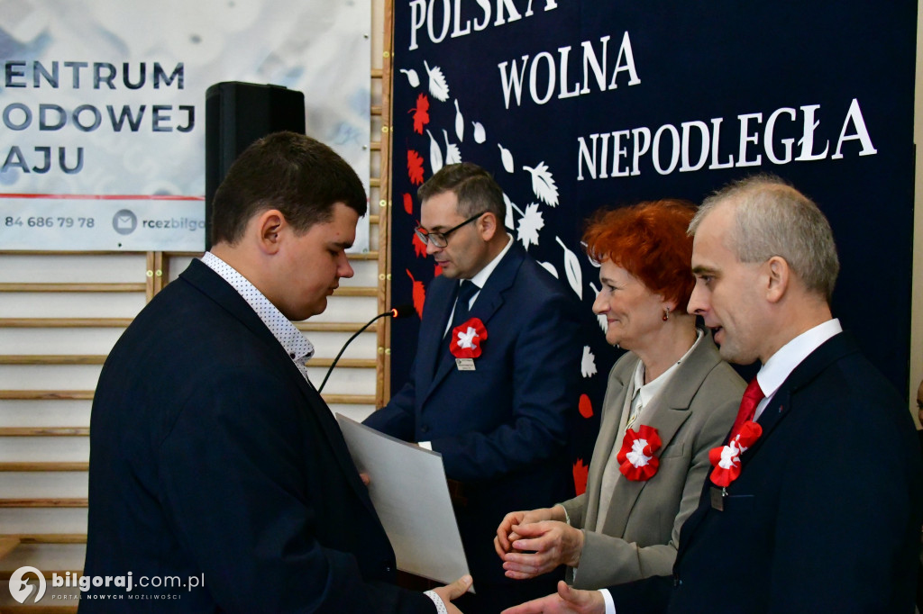 Stypendia za naukę i osiągnięcia sportowe trafiły do uczniów RCEZ