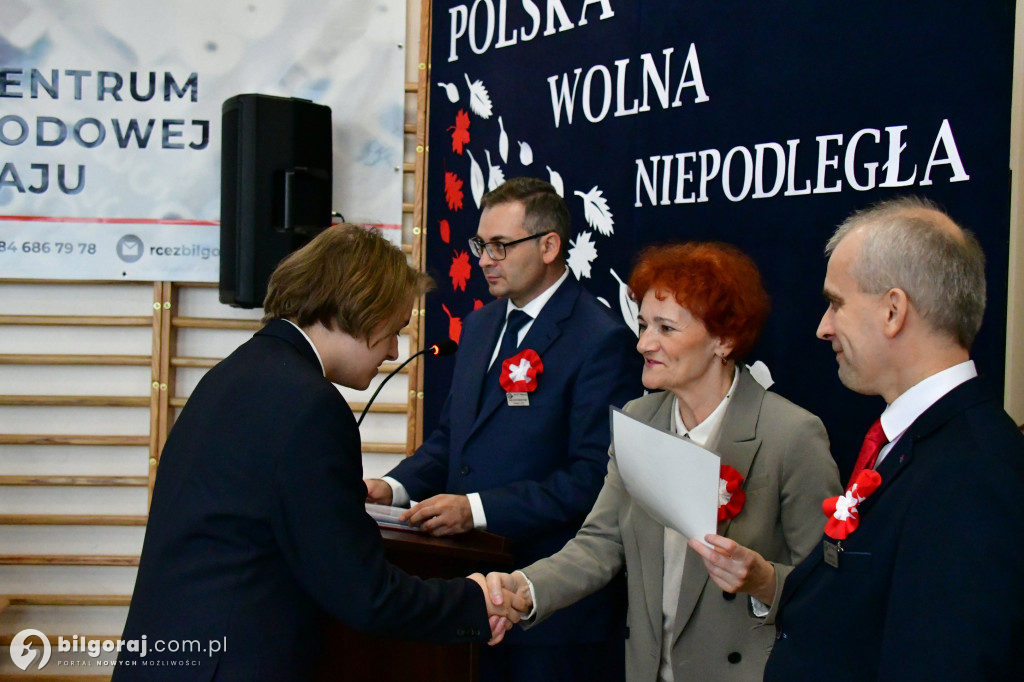Stypendia za naukę i osiągnięcia sportowe trafiły do uczniów RCEZ