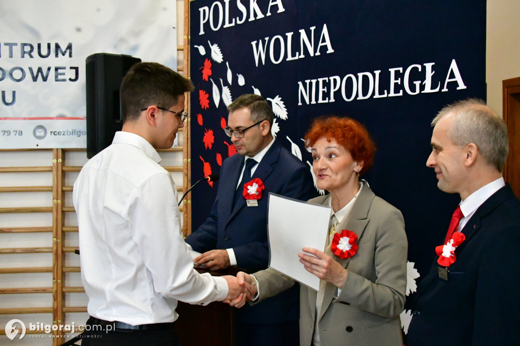 Stypendia za naukę i osiągnięcia sportowe trafiły do uczniów RCEZ