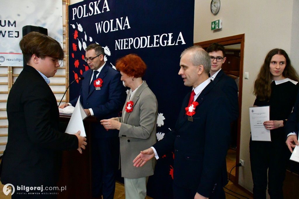 Stypendia za naukę i osiągnięcia sportowe trafiły do uczniów RCEZ