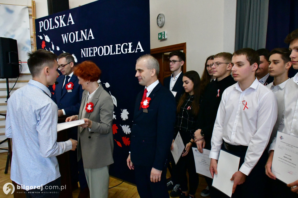 Stypendia za naukę i osiągnięcia sportowe trafiły do uczniów RCEZ
