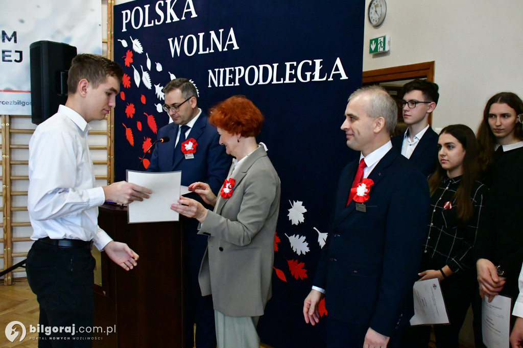 Stypendia za naukę i osiągnięcia sportowe trafiły do uczniów RCEZ