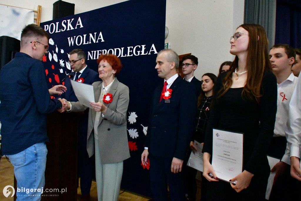 Stypendia za naukę i osiągnięcia sportowe trafiły do uczniów RCEZ
