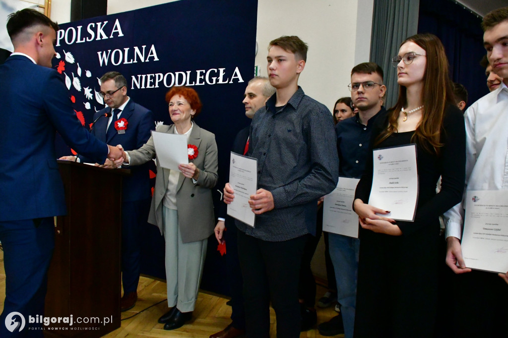 Stypendia za naukę i osiągnięcia sportowe trafiły do uczniów RCEZ