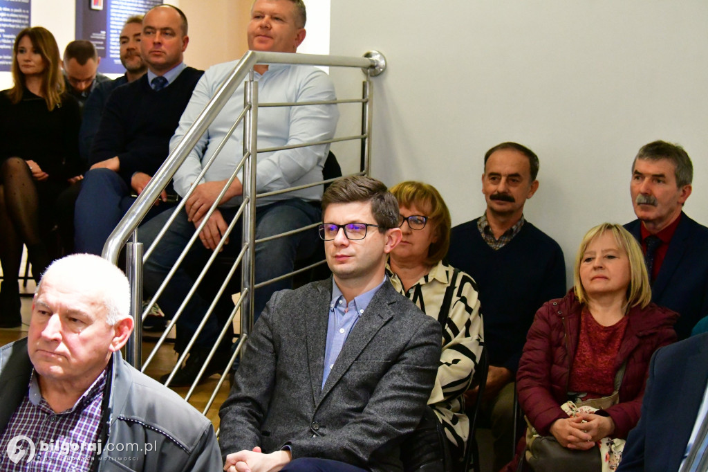 Był zastępcą burmistrza, jest radnym. Teraz wydał autobiografię