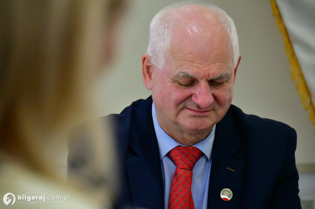 Był zastępcą burmistrza, jest radnym. Teraz wydał autobiografię
