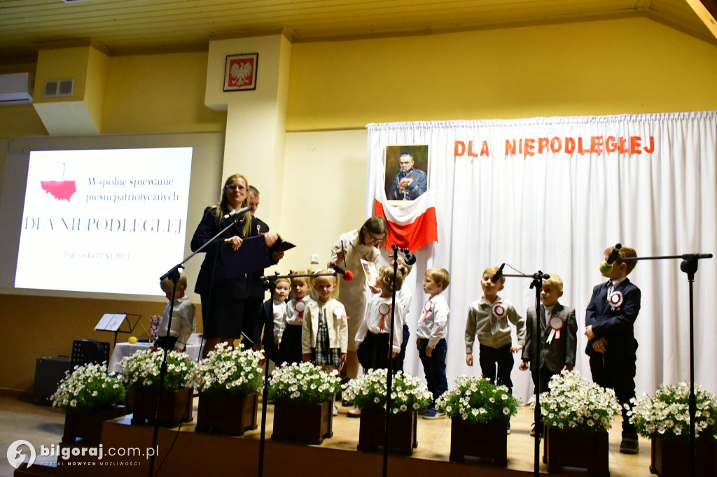 W Dąbrówce odbyło się wspólne śpiewanie pieśni patrioty