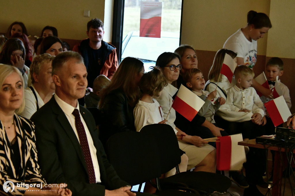 W Dąbrówce odbyło się wspólne śpiewanie pieśni patrioty