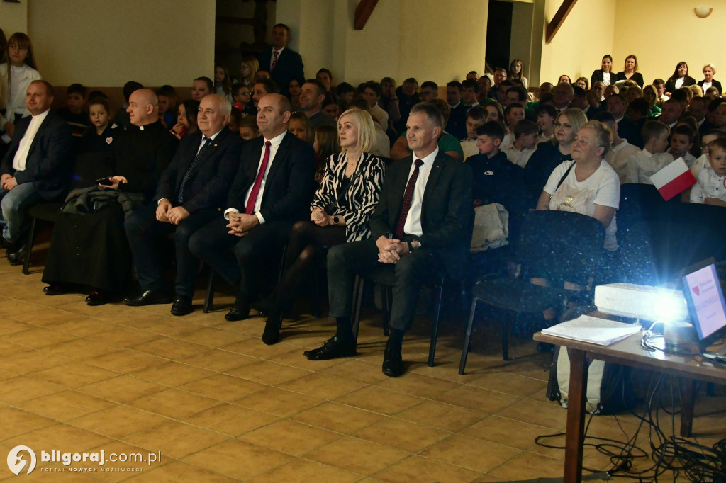 W Dąbrówce odbyło się wspólne śpiewanie pieśni patrioty