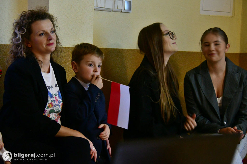 W Dąbrówce odbyło się wspólne śpiewanie pieśni patrioty
