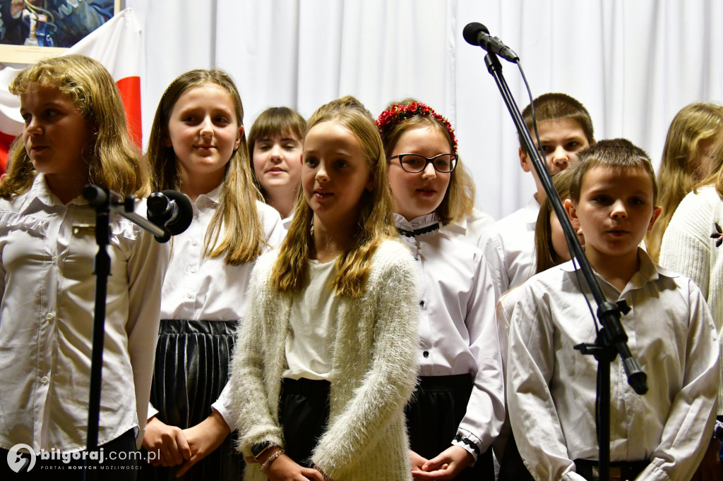 W Dąbrówce odbyło się wspólne śpiewanie pieśni patrioty