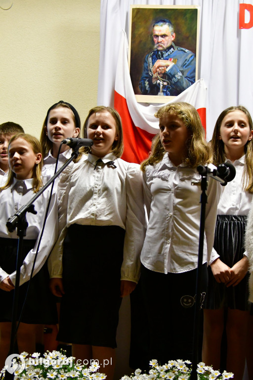 W Dąbrówce odbyło się wspólne śpiewanie pieśni patrioty