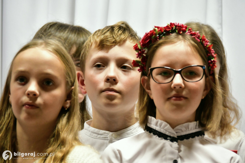 W Dąbrówce odbyło się wspólne śpiewanie pieśni patrioty