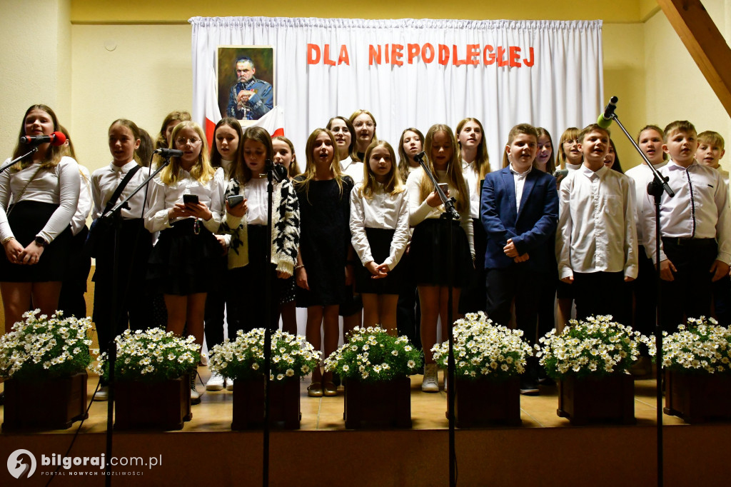 W Dąbrówce odbyło się wspólne śpiewanie pieśni patrioty