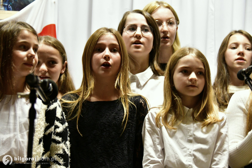 W Dąbrówce odbyło się wspólne śpiewanie pieśni patrioty
