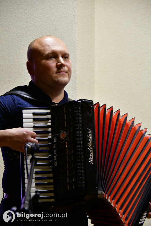 W Dąbrówce odbyło się wspólne śpiewanie pieśni patrioty