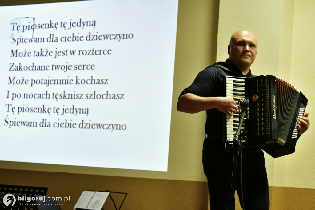 W Dąbrówce odbyło się wspólne śpiewanie pieśni patrioty