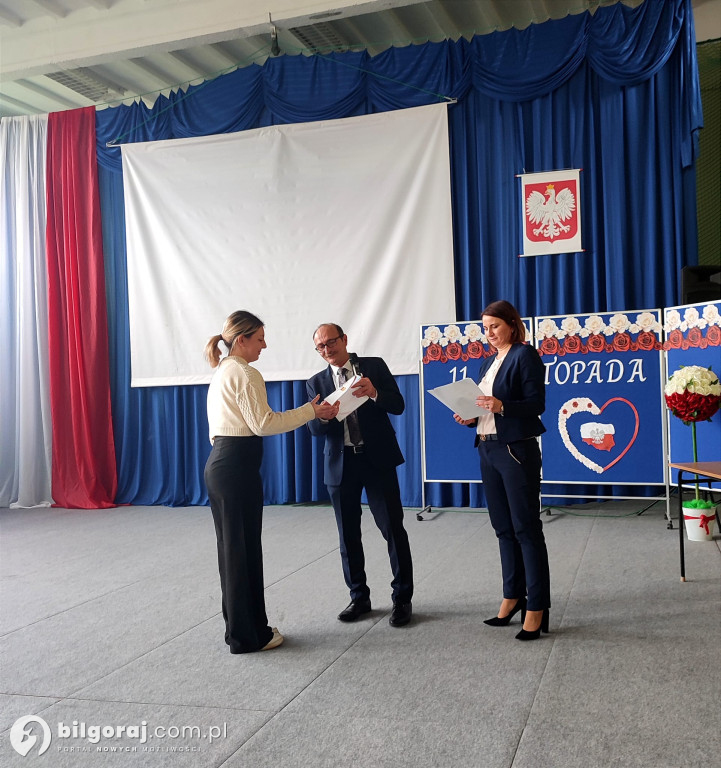 Beza z sosem malinowym symbolem niepodległości w ZSCKR Różańcu