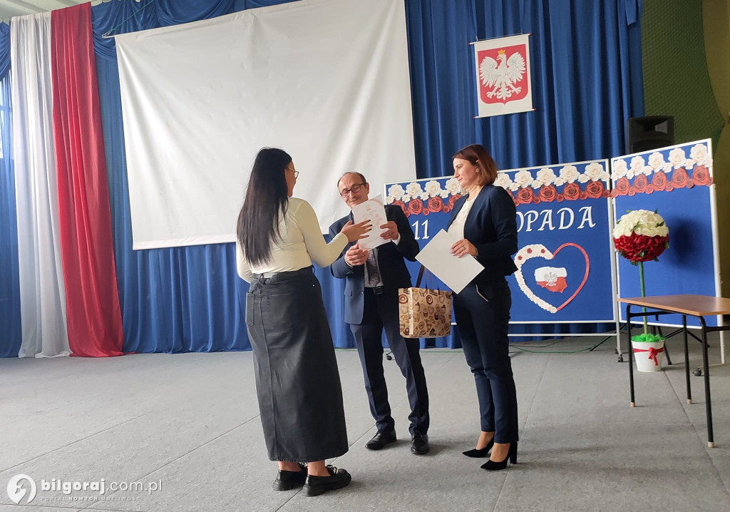 Beza z sosem malinowym symbolem niepodległości w ZSCKR Różańcu