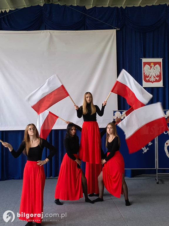 Beza z sosem malinowym symbolem niepodległości w ZSCKR Różańcu