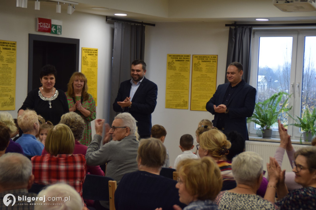 Przedszkolaki z Tarnogrodu tarnogrodzkim seniorom