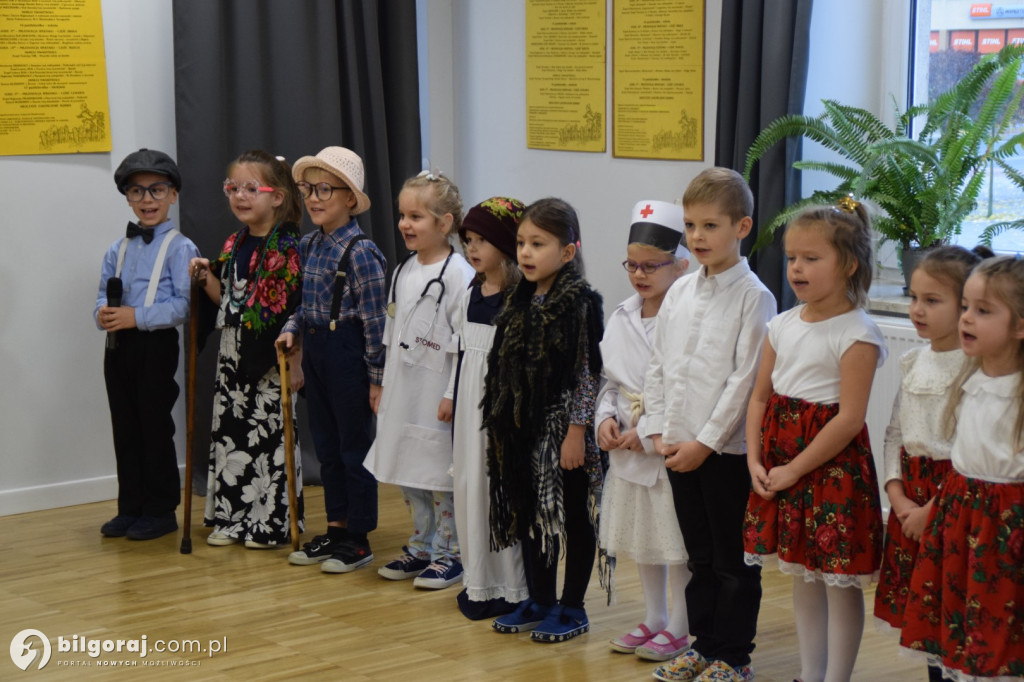 Przedszkolaki z Tarnogrodu tarnogrodzkim seniorom
