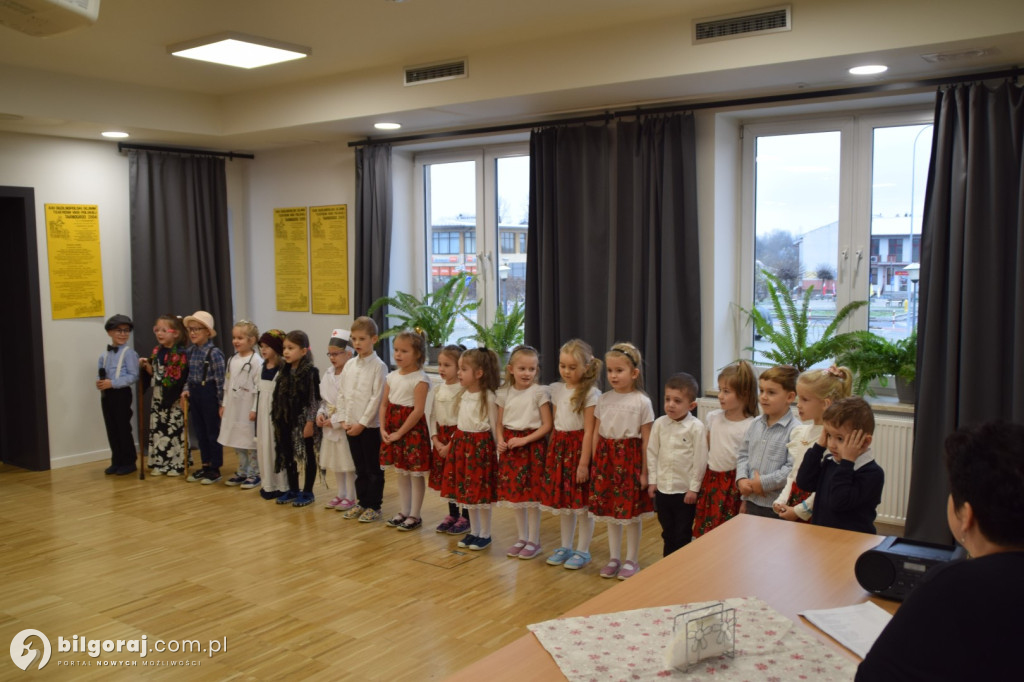 Przedszkolaki z Tarnogrodu tarnogrodzkim seniorom