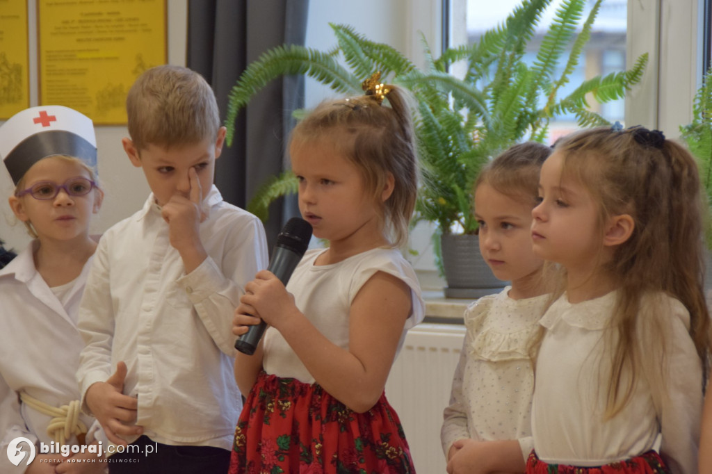 Przedszkolaki z Tarnogrodu tarnogrodzkim seniorom