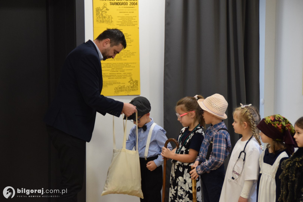 Przedszkolaki z Tarnogrodu tarnogrodzkim seniorom