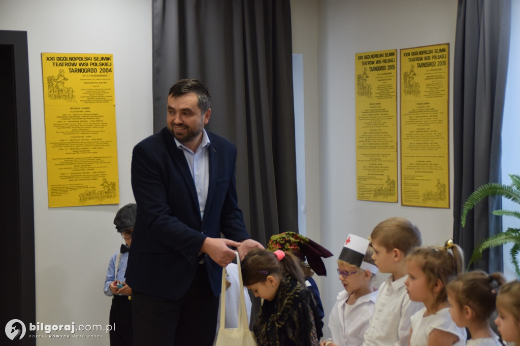 Przedszkolaki z Tarnogrodu tarnogrodzkim seniorom