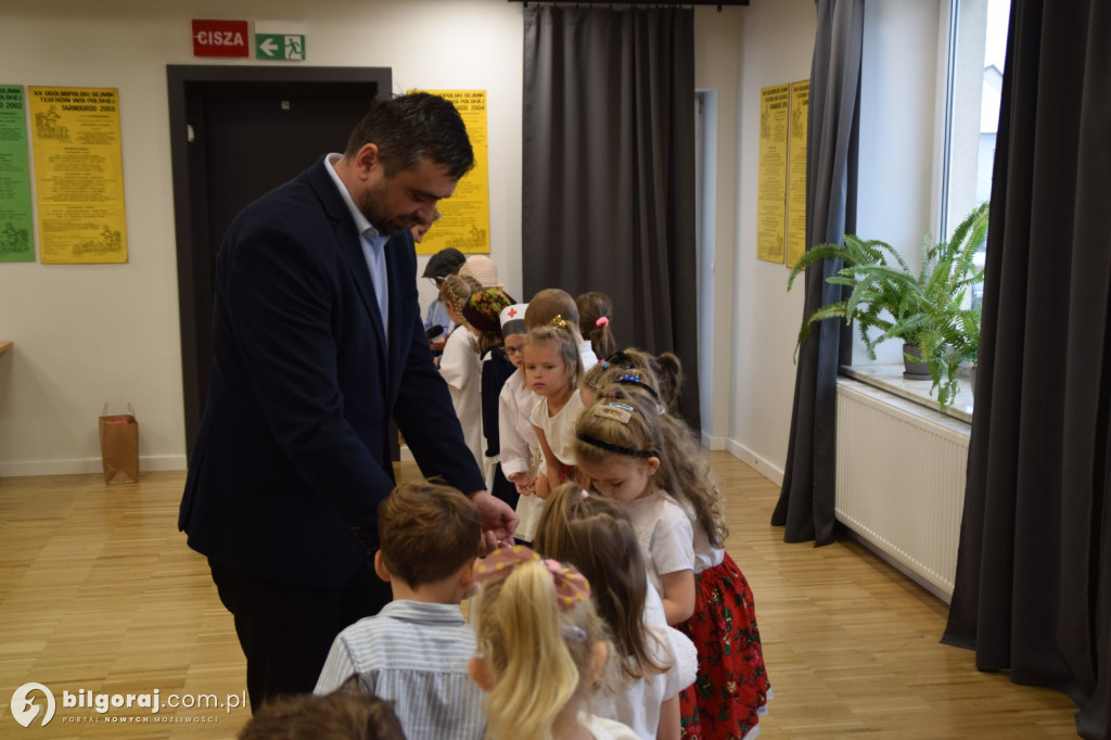 Przedszkolaki z Tarnogrodu tarnogrodzkim seniorom