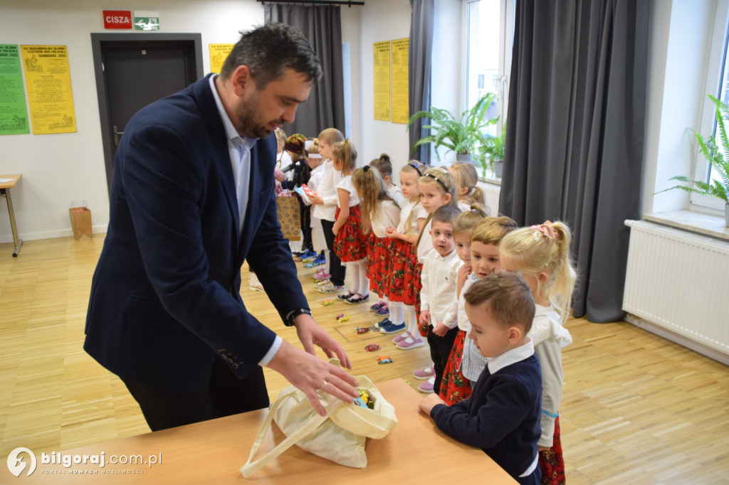 Przedszkolaki z Tarnogrodu tarnogrodzkim seniorom