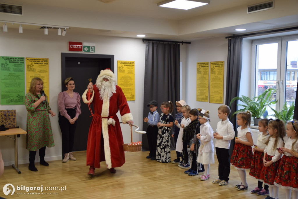 Przedszkolaki z Tarnogrodu tarnogrodzkim seniorom