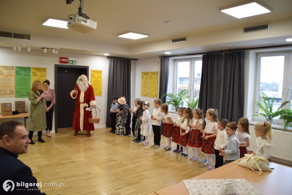 Przedszkolaki z Tarnogrodu tarnogrodzkim seniorom