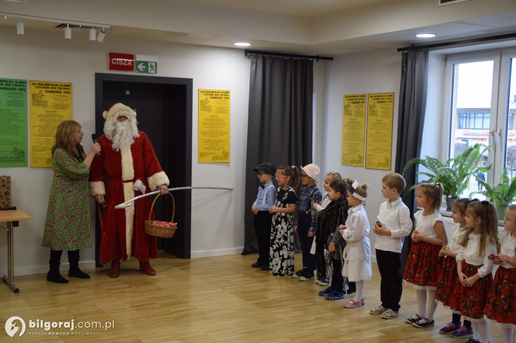 Przedszkolaki z Tarnogrodu tarnogrodzkim seniorom