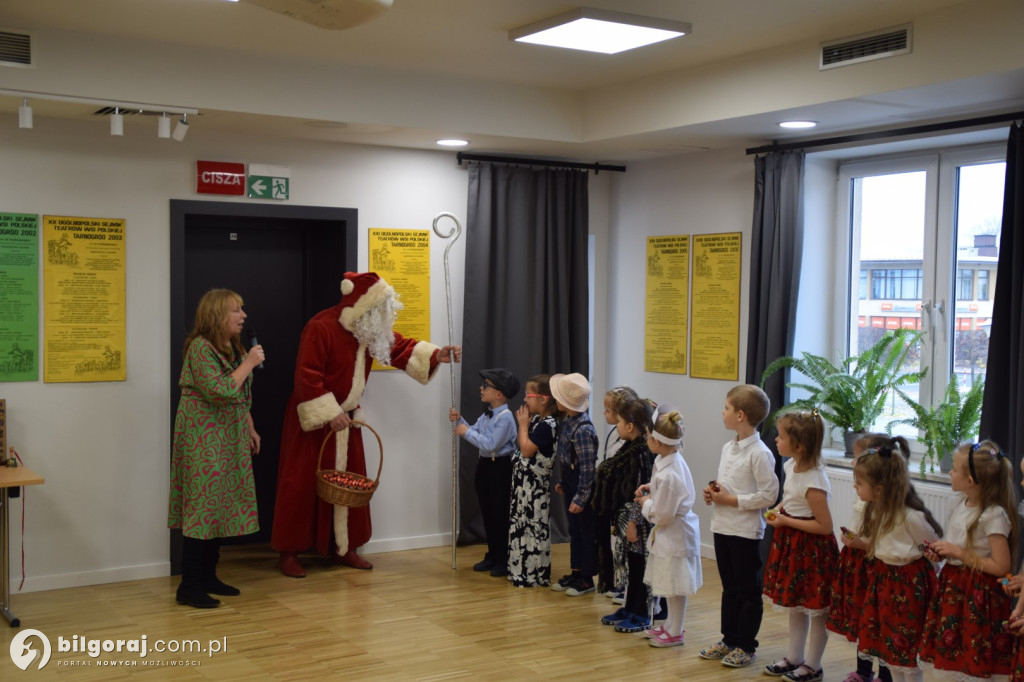 Przedszkolaki z Tarnogrodu tarnogrodzkim seniorom