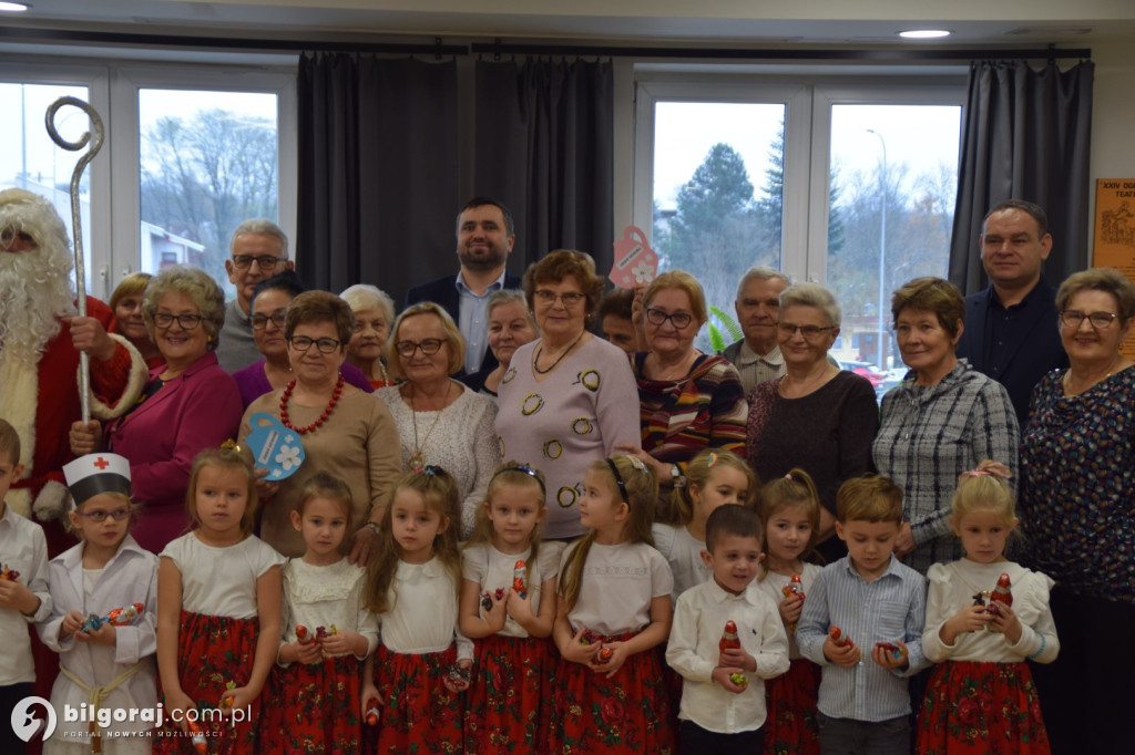 Przedszkolaki z Tarnogrodu tarnogrodzkim seniorom