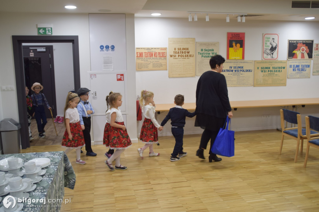 Przedszkolaki z Tarnogrodu tarnogrodzkim seniorom