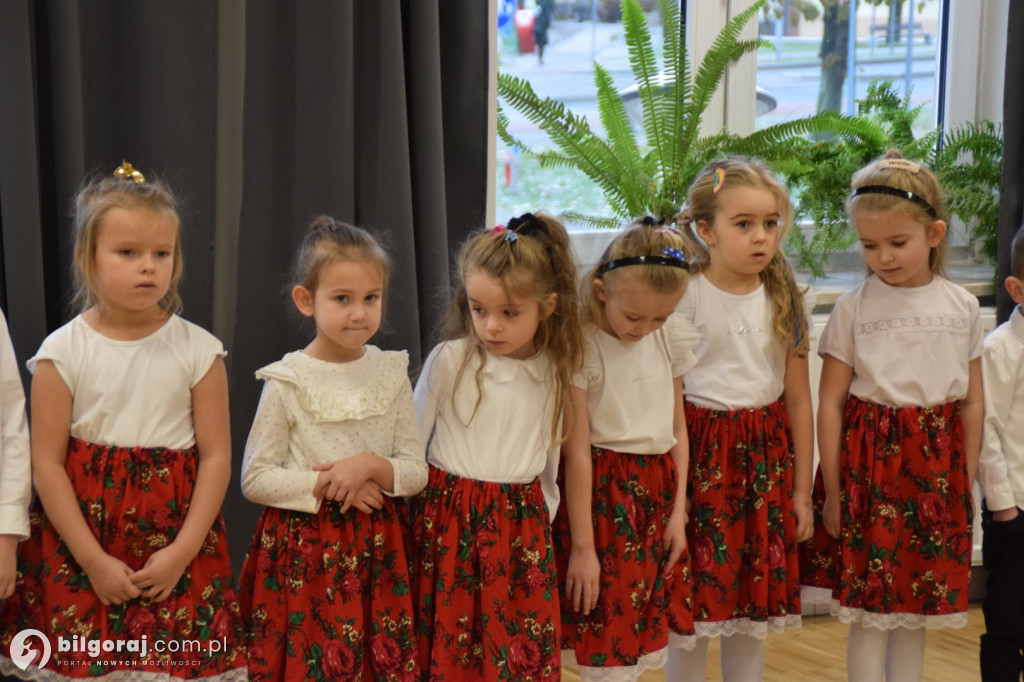 Przedszkolaki z Tarnogrodu tarnogrodzkim seniorom