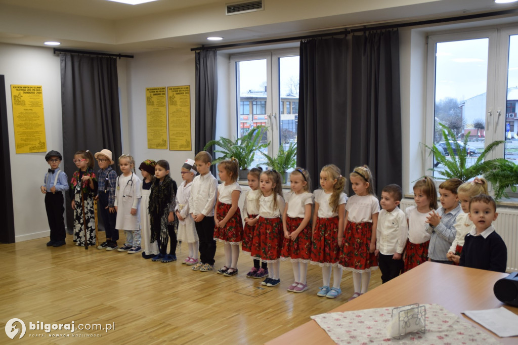 Przedszkolaki z Tarnogrodu tarnogrodzkim seniorom